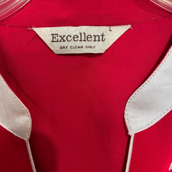 Excellent Thawb Red with Flower Embroidery - Picture 8 of 10